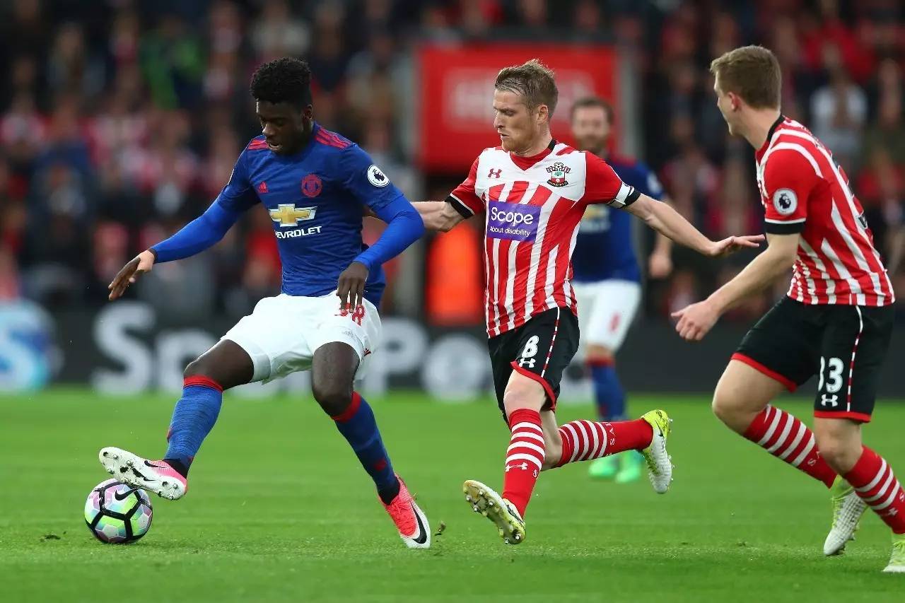 天博体育平台官网-窗口期体能课后；皇家社会迎来里程碑备战欧超杯；悬念犹存；轮换策略成焦点