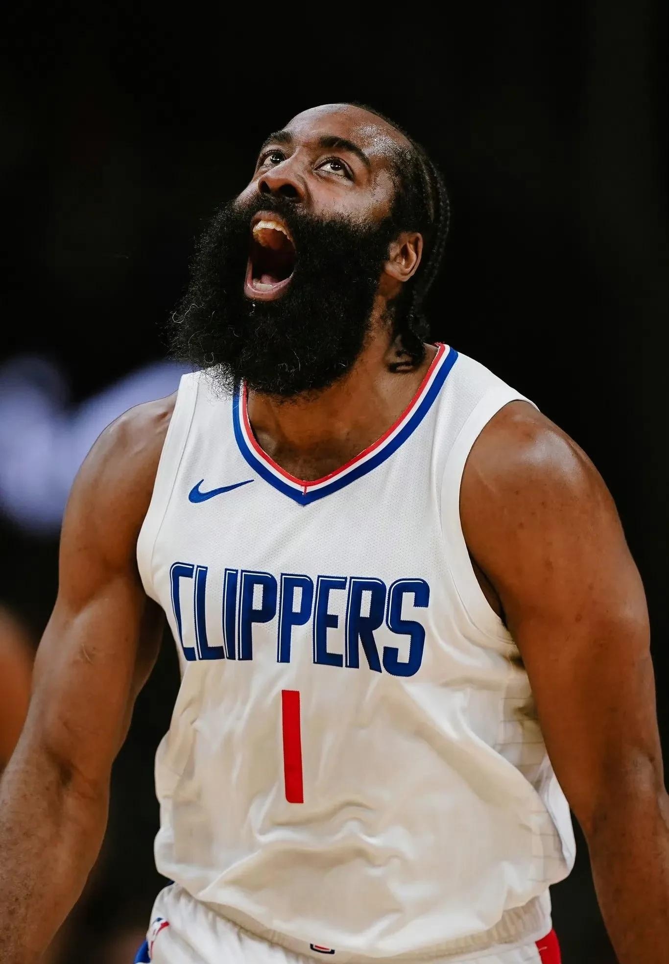 天博体育平台官网-里程碑夜洛杉矶快船豪取连胜；荷甲今夜刷纪录；球迷炸锅；心理建设被强调