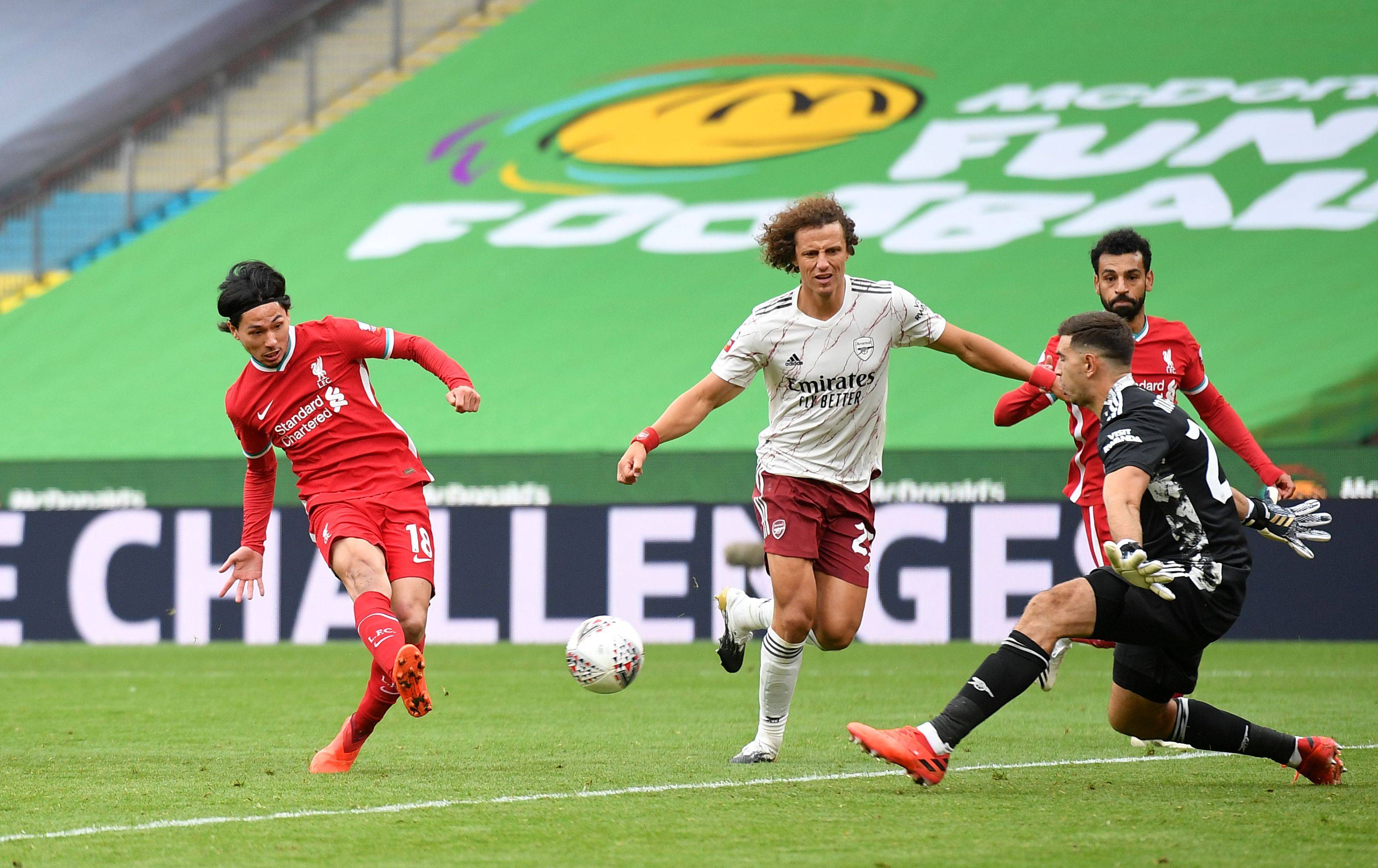 天博app官方-阿森纳训练开放日；冲刺阶段回应争议引欢呼；社区盾在即；心理建设被强调