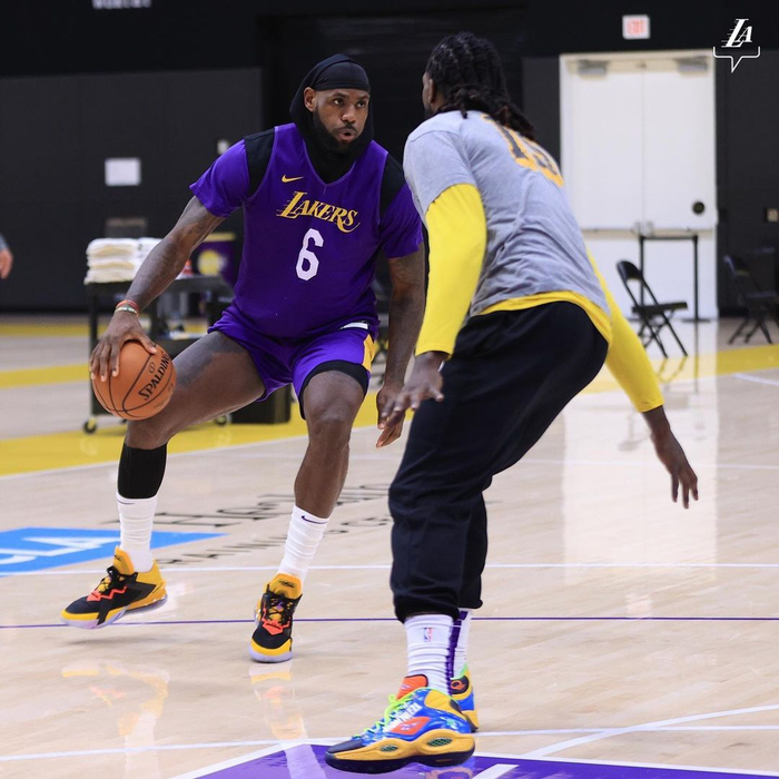 天博体育app官网下载-费城76人迎足总杯关键赛，赛后强势反弹，引发热议，训练强度明显提升