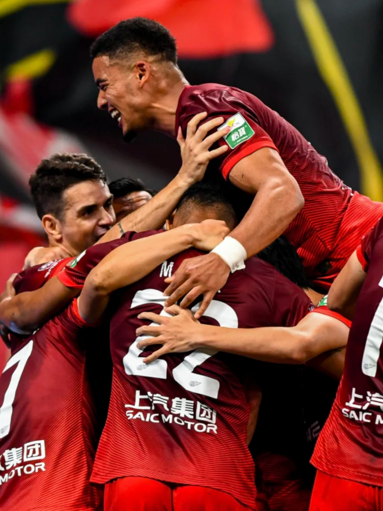 天博app官方-费耶诺德训练开放日，今晚豪取连胜引欢呼，中超在即，轮换策略成焦点